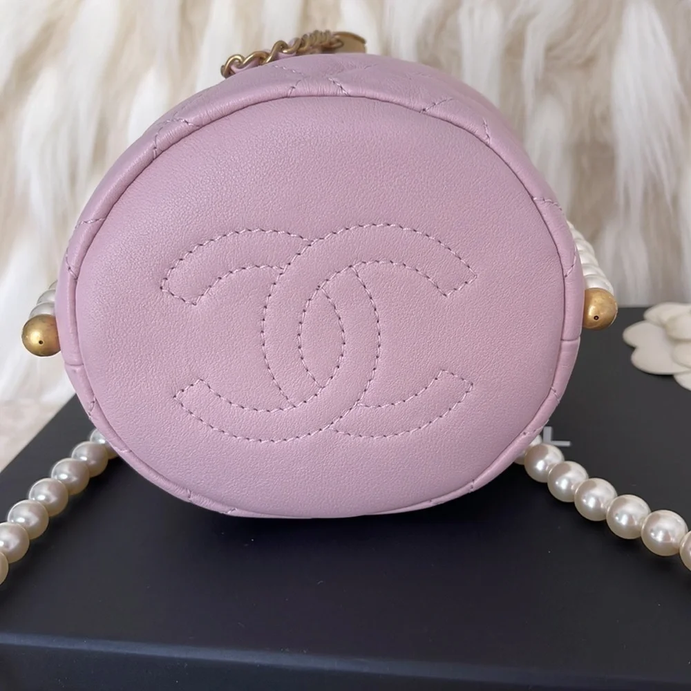 CHANEL Luxurious Lamb leather bag authentic 100%